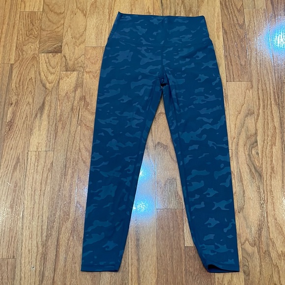 ZYIA Pants - Zyia Woman’s Gray Camo Leggings Size 4